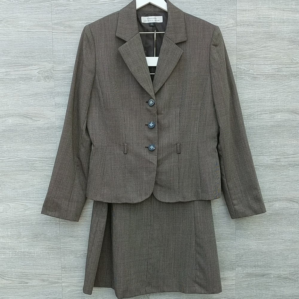 Tahari skirt suit set